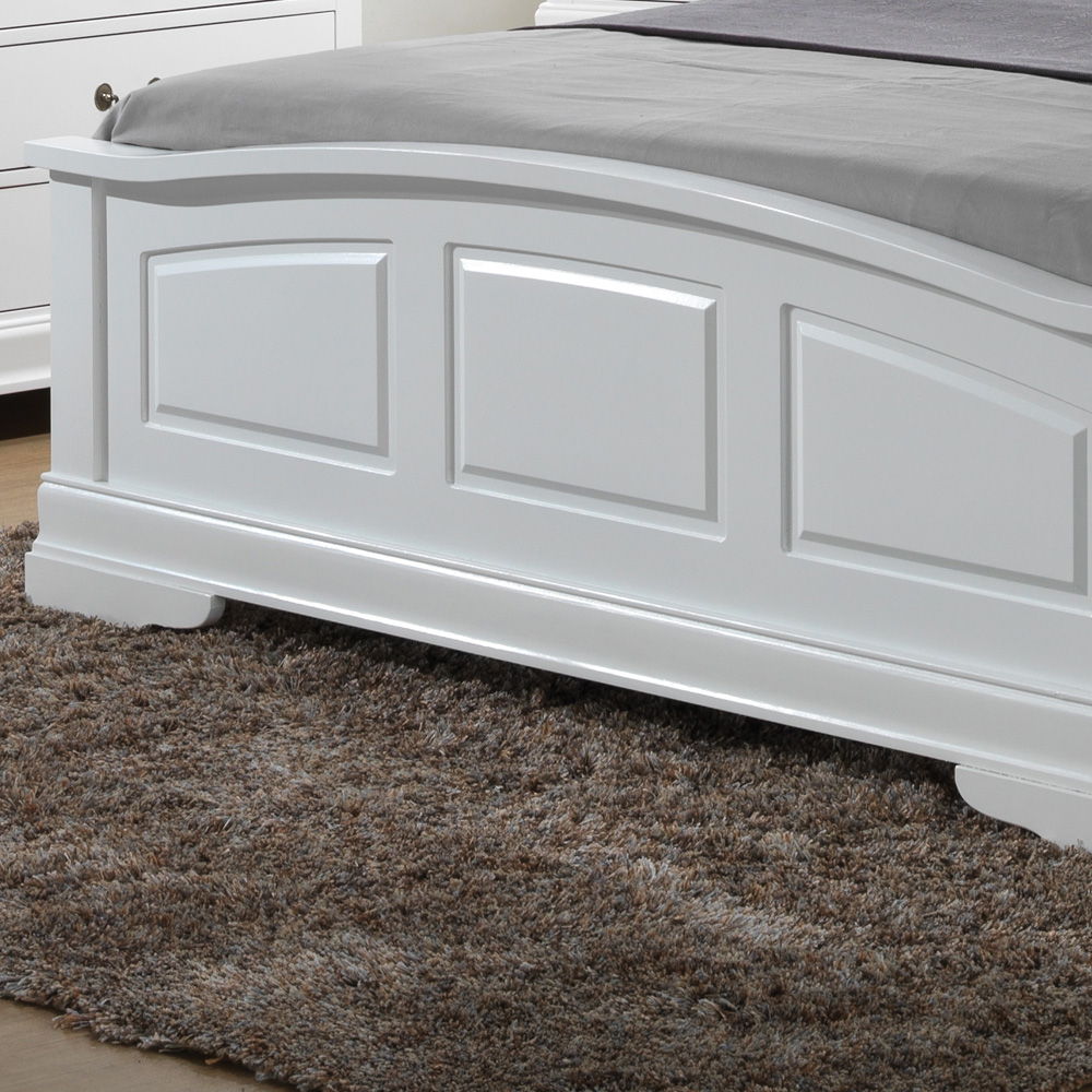 Panel Sleigh Bed Elegantly Crafted